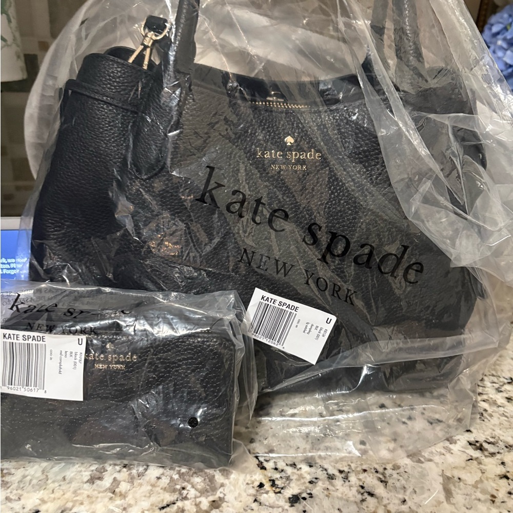 ♠️♠️ NWOT Kate Spade large Pebbled Leather dumpling satchel/matching wallet.
